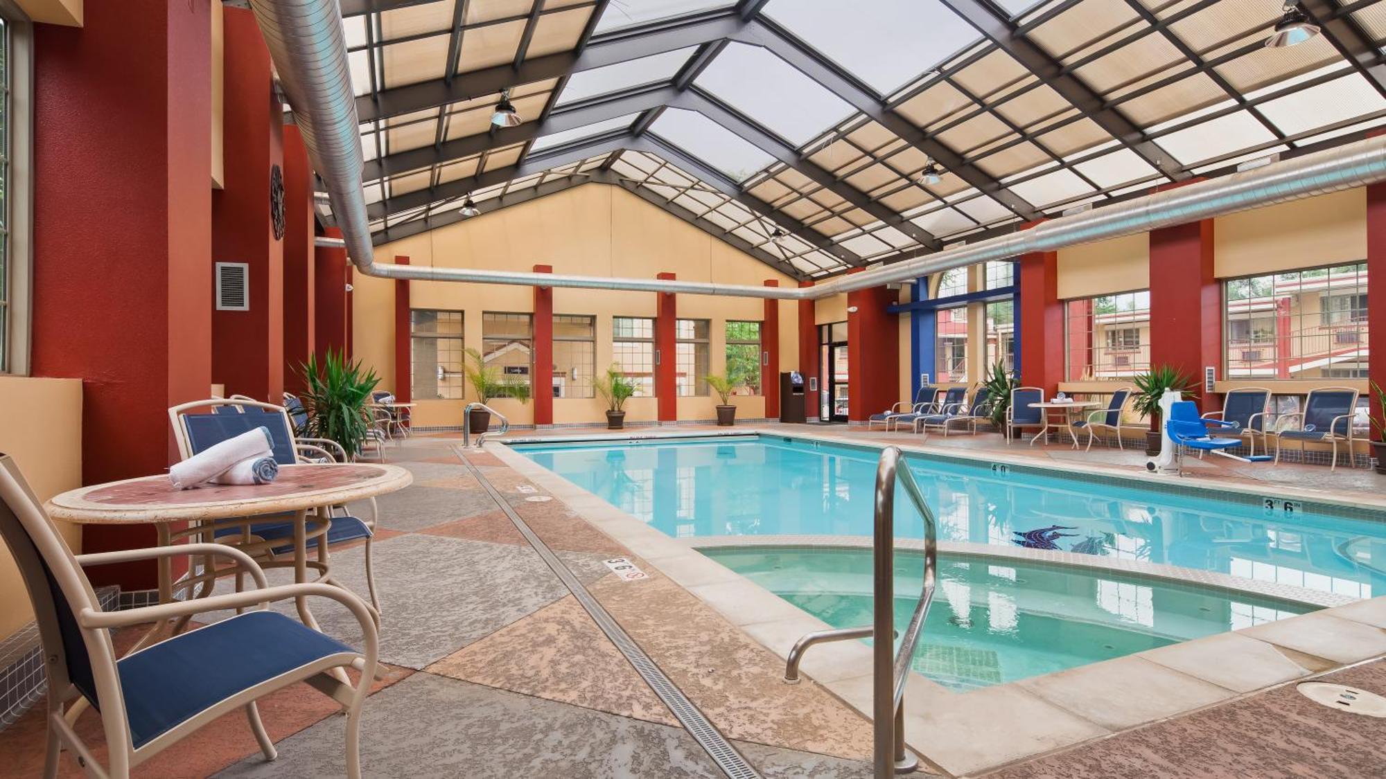 Best Western University Inn Fort Collins Bagian luar foto