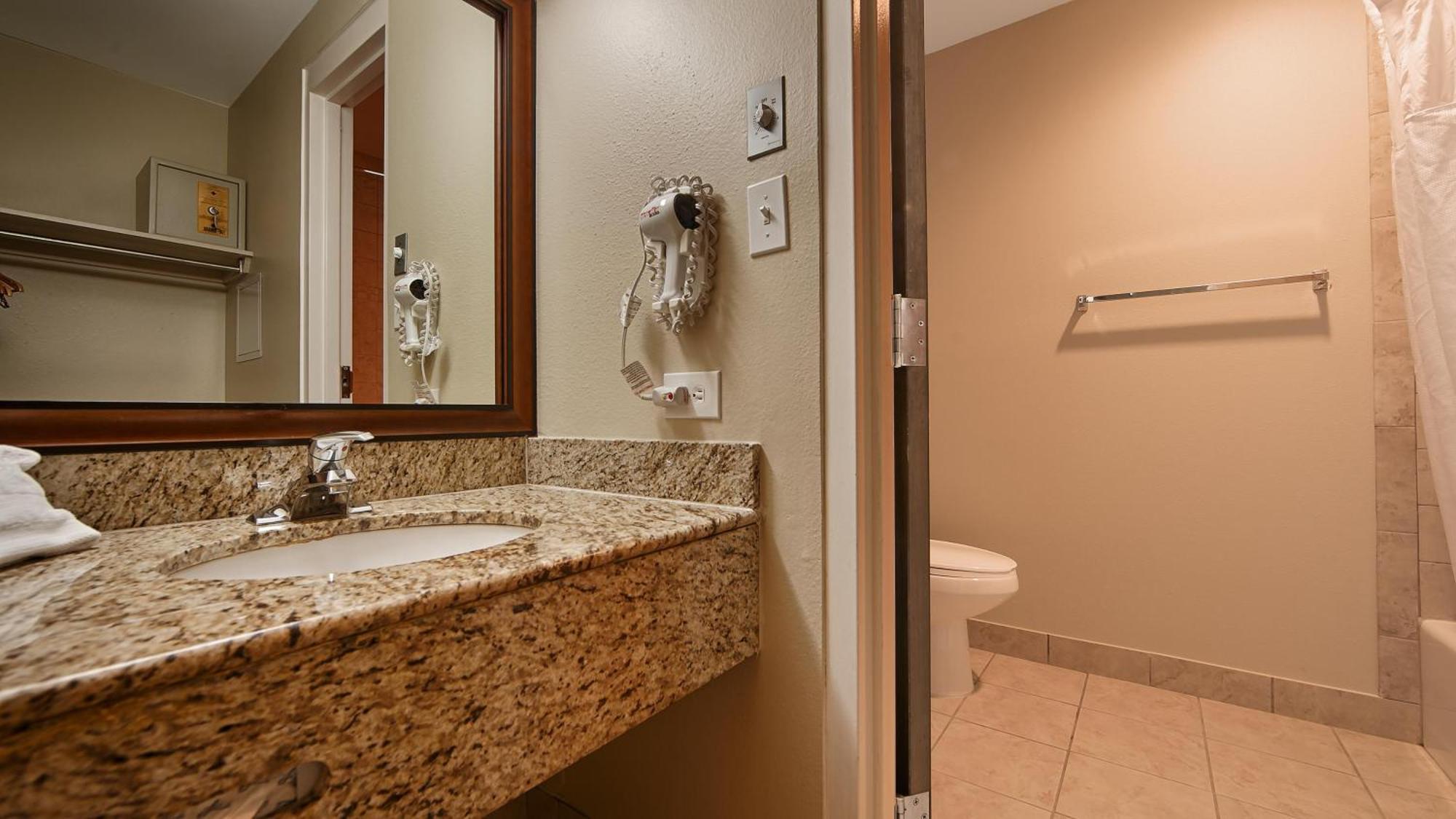 Best Western University Inn Fort Collins Bagian luar foto